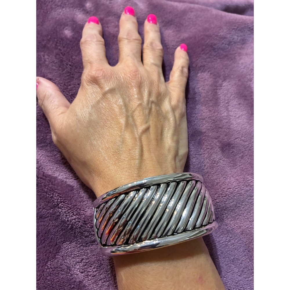 Premier Designs‎ Silver Tone Twisted Cable Wide Hinged Cuff Bracelet PD Logo